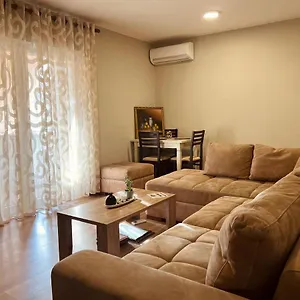 modern-apartment-near-the-city-center.hotels-in-tirana.com/